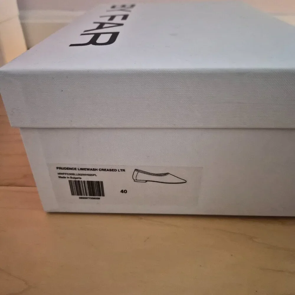 Brand New By Far Prudence Flats Limewash Creased Sz 40 - Picture 2 of 11